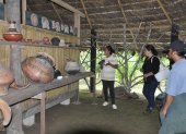 El método de cocina ancestral se muestra en las comunidades kiwchas de Puerto Ahuano.
