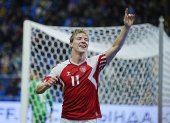 Astana (Kazakhstan), 26/03/2023.- Denmark"s Rasmus Hojlund celebrates after scoring the 1-0 lead during the UEFA Euro 2024 qualification soccer match between Kazakhstan and Denmark at Astana Arena in Astana, Kazakhstan, 26 March 2023. (Dinamarca, Kazajstán) EFE/EPA/Bo Amstrup DENMARK OUT