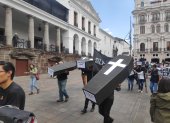 Acto. La marcha inició en la Plaza del Teatro y terminó en la Plaza de la Independencia, frente a Carondelet.