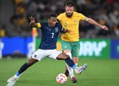 Pervis Estupiñán (i) fue el capitán y uno de los puntos altos de la Tricolor ante Australia.