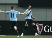 Seoul (Korea, Republic Of), 28/03/2023.- Uruguay"s Matias Vecino Falero (R) celebrates after scoring with his teammates during a soccer friendly match between South Korea vs Uruguay at Sangam World Cup Stadium in Seoul, South Korea, 28 March 2023. Uruguay won the match with a score of 2-1. (Futbol, Amistoso, Mundial de Fútbol, Corea del Sur, Seúl) EFE/EPA/JEON HEON-KYUN