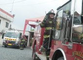 Acción.- Foto referencial de un equipo de bomberos que salen a atender una emergencia.