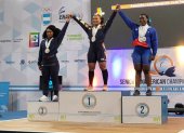Neisi Dajomes (c) se proclamó campeona panamericana en el torneo al dominar los 81 kg con dos medallas de oro y una de plata, mientras que Salazar fue bronce.
