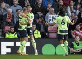 Southampton (United Kingdom), 08/04/2023.- Erling Haaland of Manchester City celebrates scoring the opening goal with his team mates during the English Premier League soccer match between Southampton FC and Manchester City in Southampton, Britain, 08 April 2023. (Reino Unido) EFE/EPA/Vince Mignott EDITORIAL USE ONLY. No use with unauthorized audio, video, data, fixture lists, club/league logos or "live" services. Online in-match use limited to 120 images, no video emulation. No use in betting, games or single club/league/player publications