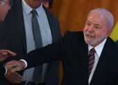 El presidente brasileño, Luiz Inácio Lula da Silva, participa en una reunión ministerial hoy, en el Palacio de Planalto en Brasilia (Brasil). Lula da Silva se reunió este lunes con todo su gabinete en el Palacio de Planalto para hacer un balance de los primeros 100 días de su Gobierno. EFE/ Andre Borges