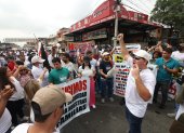 Marcha. Decenas de comerciantes de la Ayacucho salieron ayer a pedir por garantías de seguridad.