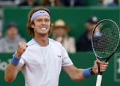 Andrey Rublev celebra tras eliminar a Taylor Fritz por 5-7, 6-1 y 6-3.