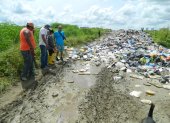 Insalubridad. Los carros ya no ingresan al relleno sanitario por el estado de la vía, dice la ciudadanía.
