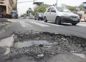 Calle Esmeraldas. En este punto los agujeros son enormes y no solo en este invierno, están ahí incluso al poco tiempo de hacer trabajos de bacheo.