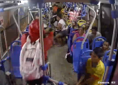 Caso. El hecho quedó registrado en cámaras del bus.