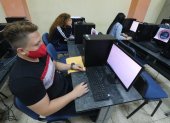 PRIMER DÍA DE LA TOMA DE LA PRUEBA EN LA UNIVERSIDAD DE GUAYAQUIL, UNA DE LAS SEDES HABILITADAS POR LA SENESCYT PARA LA RECEPCIÓN DE LA PRUEBA |
Bachilleres rinden el examen del Senescyt para el ingreso a la Univerisdad pública. Agencia (ag-extra)