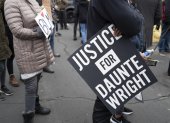 Vista de una manifestación en la que se reclama justicia por la muerte del afroamericano Daunte Wright, en una fotografía de archivo.