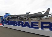 Exhibicion.- La empresa Embraer muestra parte de sus naves.