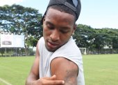 Christian Valencia, jugador de Emelec, lleva tatuado el nombre de su hijo que falleció en 2019.