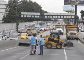 La Pedro Menéndez Gilbert. Durante el cierre parcial de la avenida, nuevamente hubo atascos. Quienes usaron vías alternas se quejaron de vivir situaciones similares.