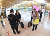 Referencia. Agentes de la Policía Nacional controlan el acceso a la T-4 del Aeropuerto Adolfo Suárez Madrid-Barajas.