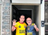 Gerardo Villagómez (i) junto a su padre Miguel. Ambos comparten la afición por Barcelona.