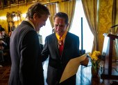 El presidente de la República, Guillermo Lasso, condecoró al periodista Alfonso Espinosa de los Monteros en la orden Nacional en el grado.