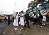 El colegio Veintiocho de Mayo recibe en sus aulas a estudiantes del Dolores Sucre, cuyo plantel tiene paralelos deteriorados.