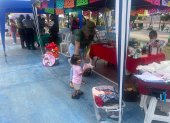 Evento. Madres llegaron al punto con sus hijos a disfrutar la feria.
