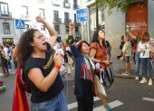 Madrid. Mónica Gortaire (izq.), en una de las actividades en favor de los derechos de los migrantes. Ella llegó a España con su familia cuando ocurrió la gran migración tras el feriado bancario.