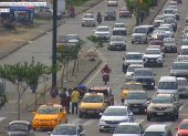 Este tipo de escenas es común en diversos tramos de la autopista Narcisa de Jesús, en Guayaquil.