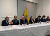 Encuentro. El asesor Paco Moncayo y la presidenta subrogante de la Corte Katherine Muñoz en la reunión.
