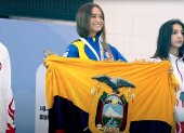 Con una amplia sonrisa la joven ecuatoriana recogió ayer su segundo oro en monoaleta del Mundial de Apnea Bajo Techo.