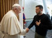 El papa Francisco y Volodimir Zelenski, en el despacho del pontífice.