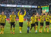 Los jugadores del Borussia Dortmund agradecieron el apoyo ante el Borussia Moenchengladbach.