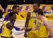 Los jugadores de Lakers festejaron tras la clasificación del fin de semana.