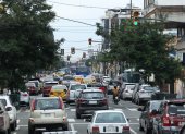 Congestión. Una de las vías que se congestiona en segundos es la calle Tulcán, por la falta de sincronización de un semáforo.