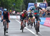 Cassano Magnago (Italy), 20/05/2023.- German rider Nico Denz (R) of team Bora - Hansgrohe crosses the finish line to win the 14th stage of the 2023 Giro d"Italia cycling race over 194 km from Sierre to Cassano Magnago, Italy, 20 May 2023. (Ciclismo, Italia) EFE/EPA/LUCA ZENNARO