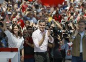 -FOTODELDÍA- VALÈNCIA, 20/05/2023.- El secretario general del PSOE y presidente del Gobierno, Pedro Sánchez (c), participa este sábado en su tercer acto de partido este mes en la Comunitat Valenciana, con un mitin en la Ciudad de las Artes y las Ciencias de València, a una semana de las elecciones autonómicas y locales, junto al president de la Generalitat y candidato a la reelección, Ximo Puig (d), y la vicealcaldesa de València y candidata a la Alcaldía, Sandra Gómez (i).- EFE/ Kai Forsterling