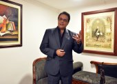 Político. Fernando Villavicencio se dio a conocer con sus reportajes sobre los casos de corrupción en Petroecuador, empresas eléctricas, los sobornos al partido de Rafael Correa, etc.