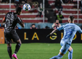 Barcelona iguala sin goles ante Bolívar en La Paz.