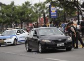 Un taxista que transitaba este último martes por la avenida Francisco de Orellana fue sorprendido por unos motociclistas que dispararon contra él.