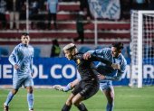 Barcelona cayó ante Bolívar de Bolivia (celeste), en el último duelo de la Copa Libertadores.
