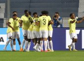 Los jugadores de la selección ecuatoriana sub-20 festejaron desahogados el gol de la victoria del martes ante Eslovaquia. El conjunto lució más ordenado y con una idea de juego que no demostraron ante Estados Unidos.