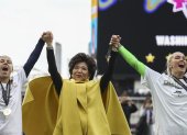 Michele Kang (c) junto a las jugadoras del club Washington Spirit, actual líder de la liga estadounidense de balompié.