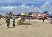 Patrullaje. En algunas playas hubo más militares que bañistas.