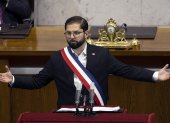El presidente de Chile, Gabriel Boric, habla durante su segunda comparecencia ante el Parlamento para hacer balance de su gestión hoy, en el Congreso Nacional, en Valparaíso (Chile). El presidente de Chile, Gabriel Boric, urgió este jueves a las fuerzas políticas a consensuar un nuevo pacto tributario para implementar reformas clave en salud, educación, pensiones y seguridad. EFE/ Adriana Thomasa