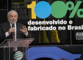 BRA50. SAO BERNARDO DO CAMPO (BRASIL), 02/06/2023.- El presidente brasileño, Luiz Inácio Lula da Silva, inaugura la nueva unidad de la empresa automotriz Eletra, que será la mayor fábrica de autobuses eléctricos en el país, hoy, en Sao Bernardo do Campo, Sao Paulo (Brasil). La unidad contribuirá al "cambio energético extraordinario que tanto necesitamos" porque "no es sólo hablar del cambio climático", sino avanzar hacia la "renovación de fuentes de energía", declaró Lula durante la ceremonia. La nueva unidad ocupa un espacio de 27.000 metros cuadrados en Sao Bernardo do Campo, la cuna política de Lula y que forma parte del cordón industrial conocido como ABC, en la región metropolitana de Sao Paulo. EFE/ Sebastiao Moreira