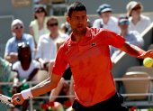 Paris (France), 04/06/2023.- Novak Djokovic of Serbia plays Juan Pablo Varillas of Peru in their Men"s Singles fourth round match during the French Open Grand Slam tennis tournament at Roland Garros in Paris, France, 04 June 2023. (Tenis, Abierto, Francia) EFE/EPA/MOHAMMED BADRA