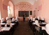 Niñas afganas atienden en una clase en Herat (Afganistán) en una foto de archivo.