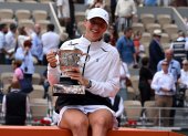 La polaca (22 años) es la más joven en conseguir su cuarta corona de Roland Garros desde que Serena Williams lo hizo en la edición de la temporada de 2015.