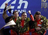 Alessandro Guidi (c) James Palado (d) y Antonio Giovinazzi coronados en Lemans.