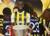 Enner Valencia alcanzó su primer título con el Fenerbahce de Turquía.