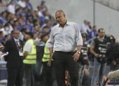 El técnico colombiano Hernán Torres dirigió su primer partido con Emelec y en varios pasajes del compromiso se dejó ver contrariado a las indicaciones que no llegaron a concretar sus jugadores .