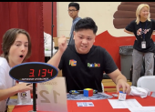 El momento en el que Max Park bate el récord de cubo de Rubik